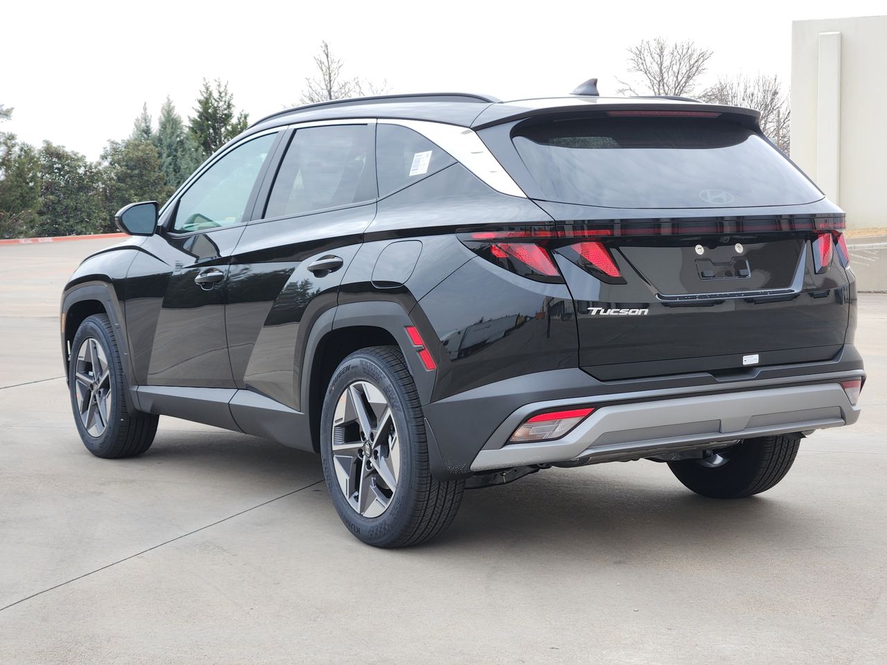 New 2026 S3B Black Hyundai SEL FWD image 3