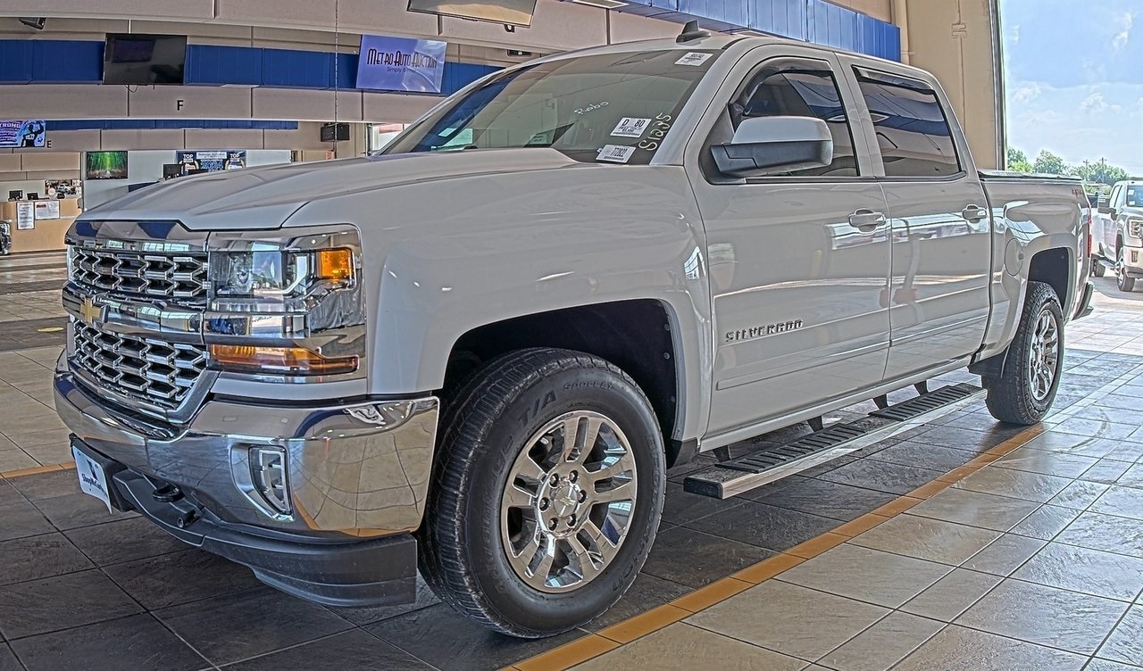 Used 2017 Chevrolet Silverado 1500 LT with VIN 3GCUKREC5HG348225 for sale in Arlington, TX