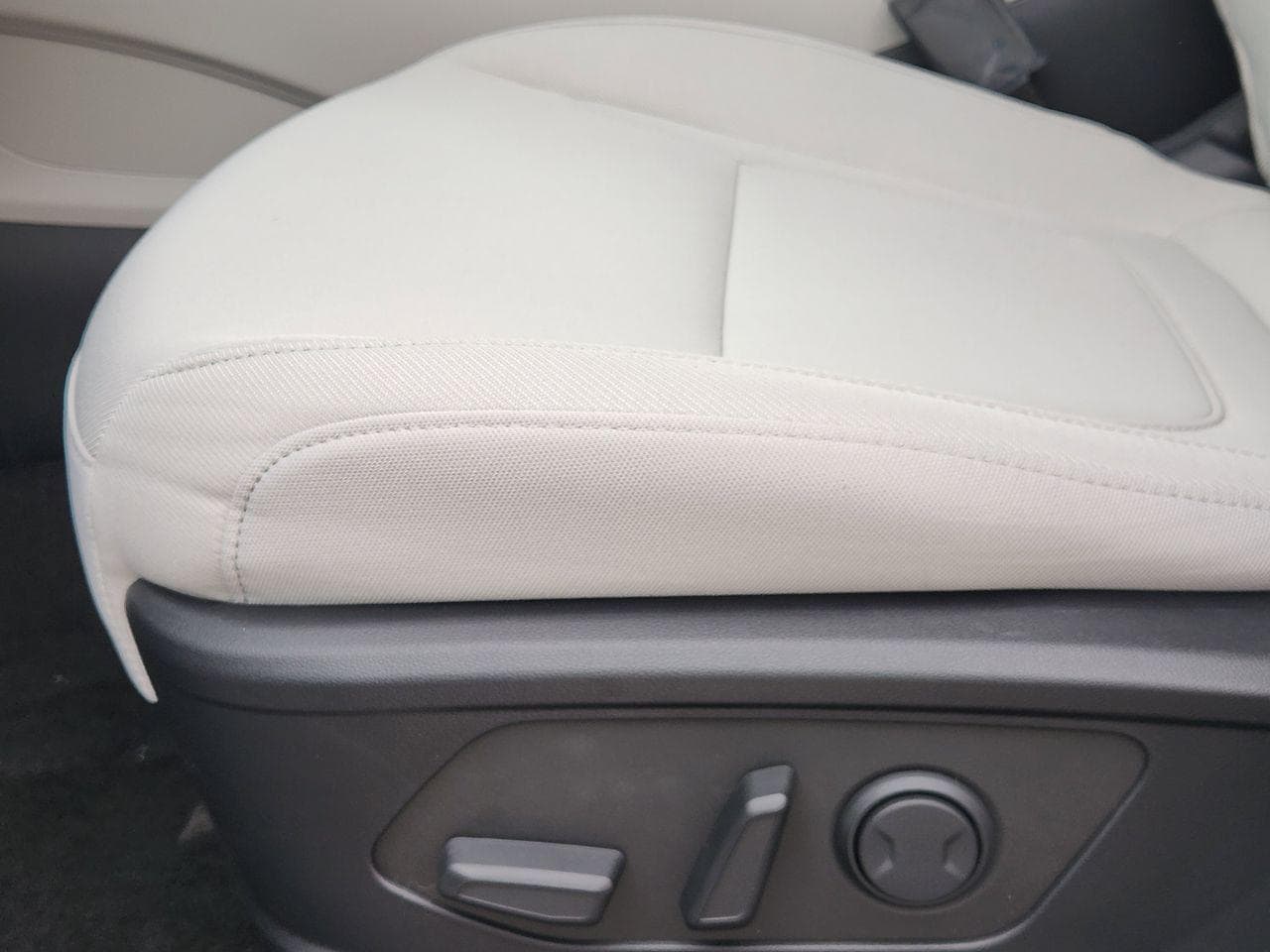 New 2026 Serenity White Pearl Hyundai SEL FWD image 22