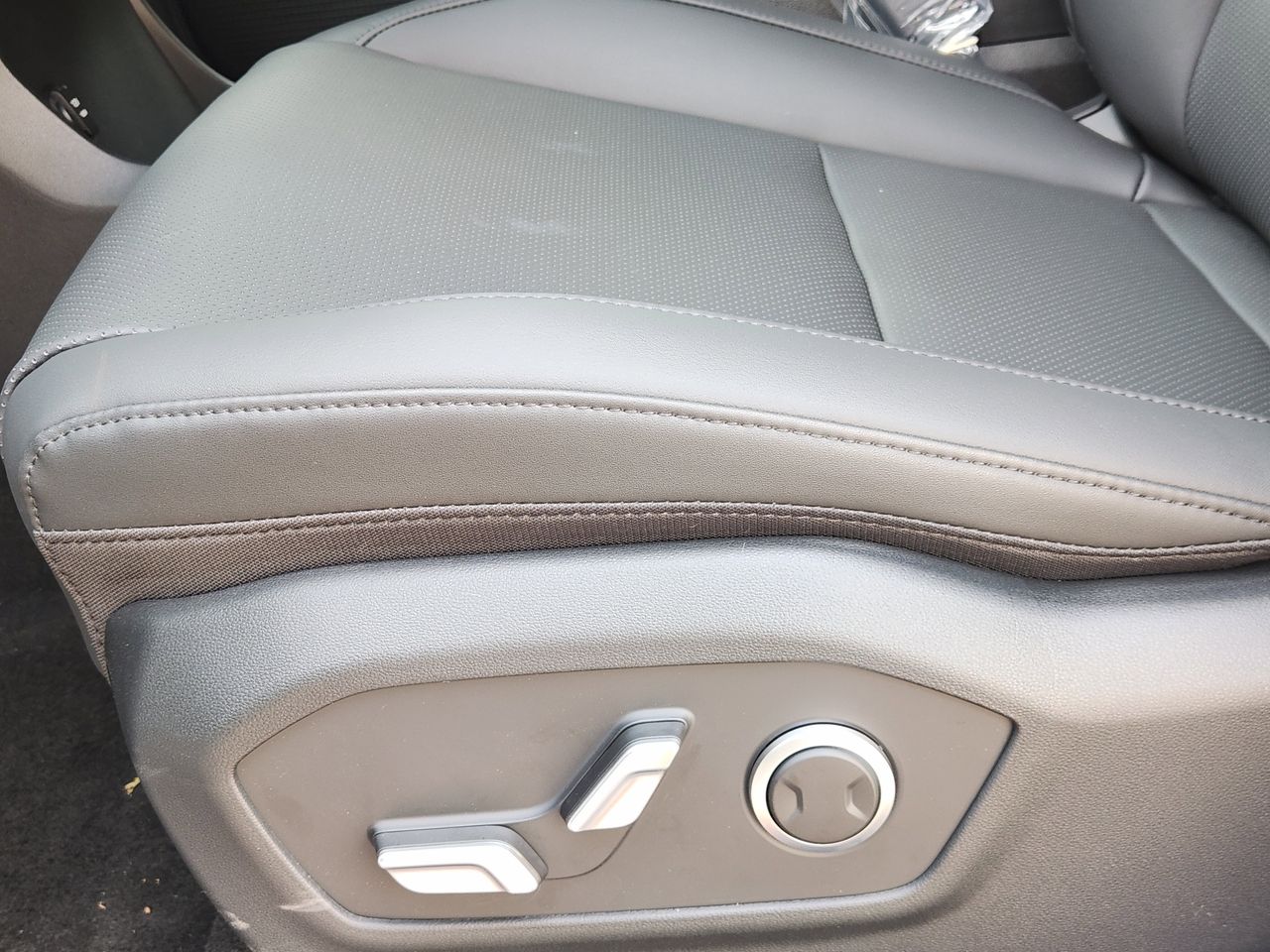 New 2026 W6H White Hyundai SEL image 23