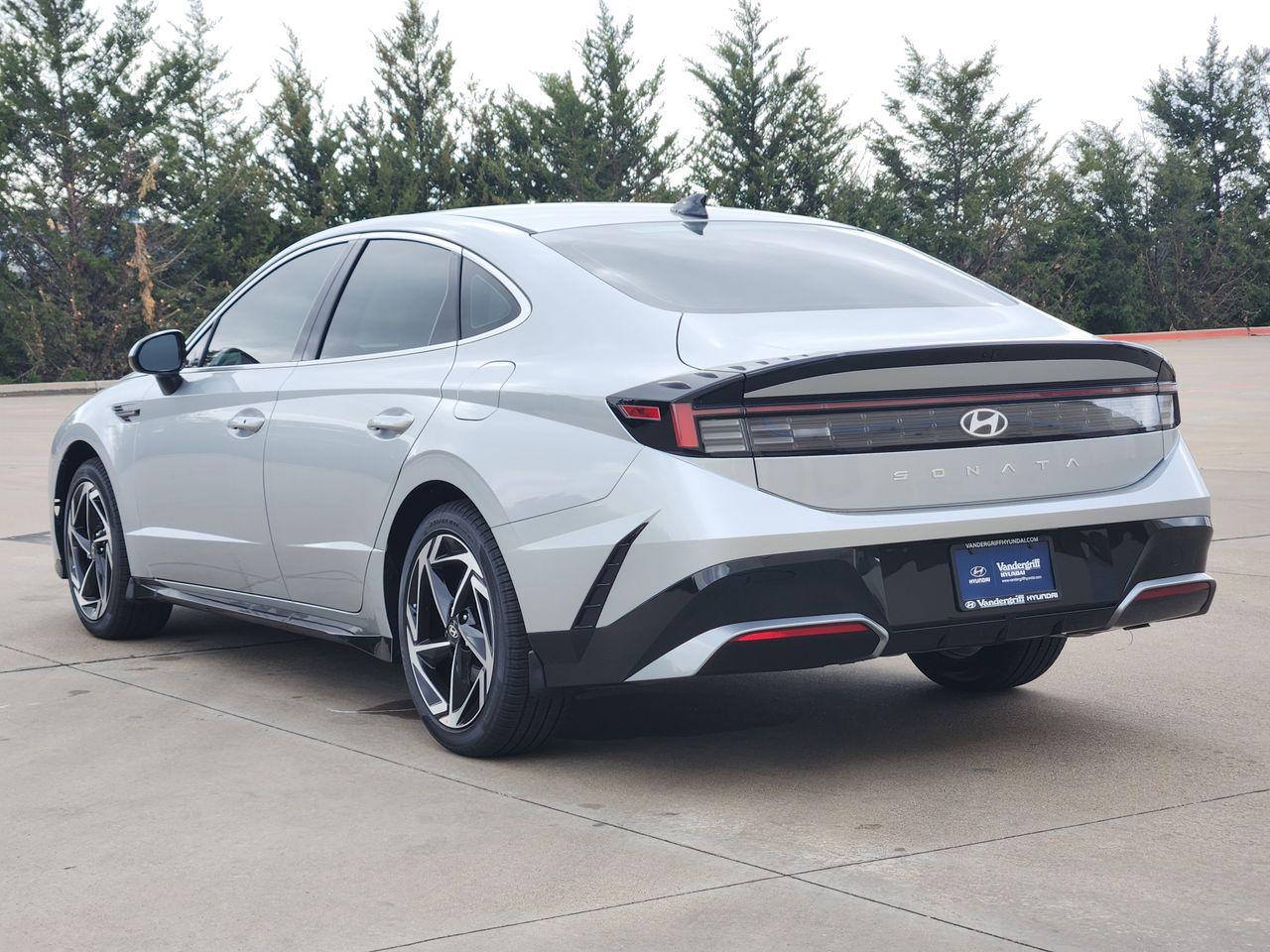 New 2026 T4A Silver Hyundai SEL Sport image 3