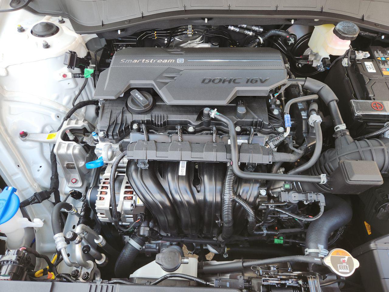 New 2027 Atlas White Hyundai SEL Sport FWD image 29