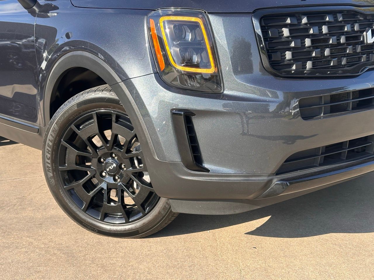 2022 Kia Telluride EX photo 2