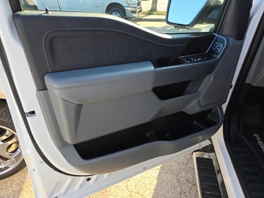 Used 2022 Oxford White Ford Lariat image 12