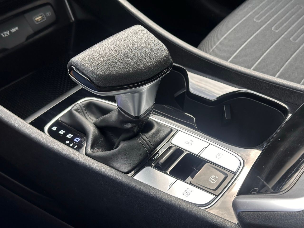 Certified Used 2022 Hampton Gray Hyundai SE image 31