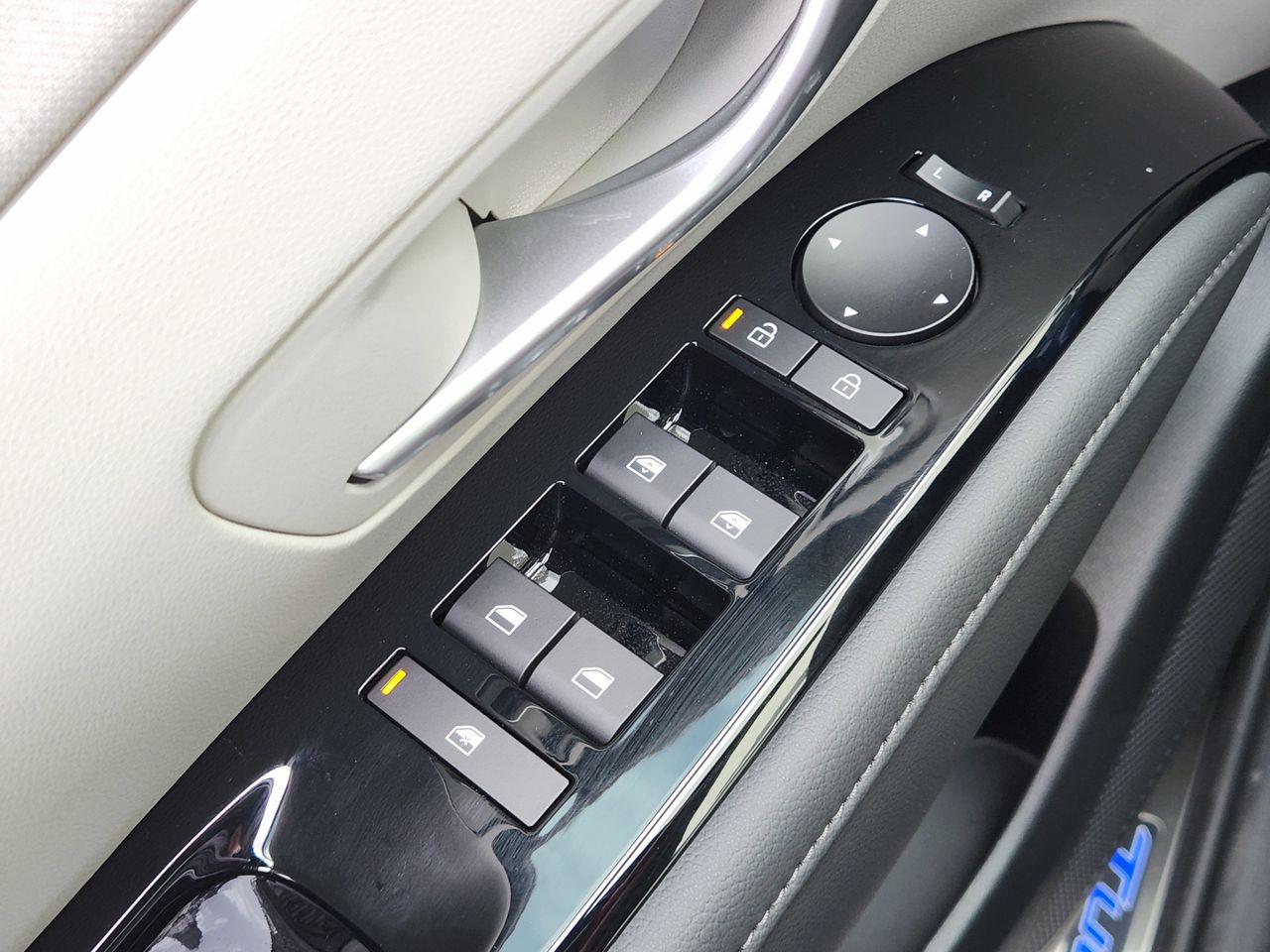 New 2026 Shimmering Silver Hyundai Limited FWD image 21