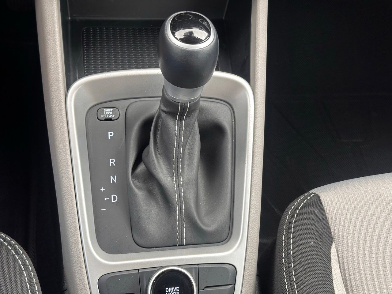 Certified Used 2025 Onyx Black Hyundai SEL image 34