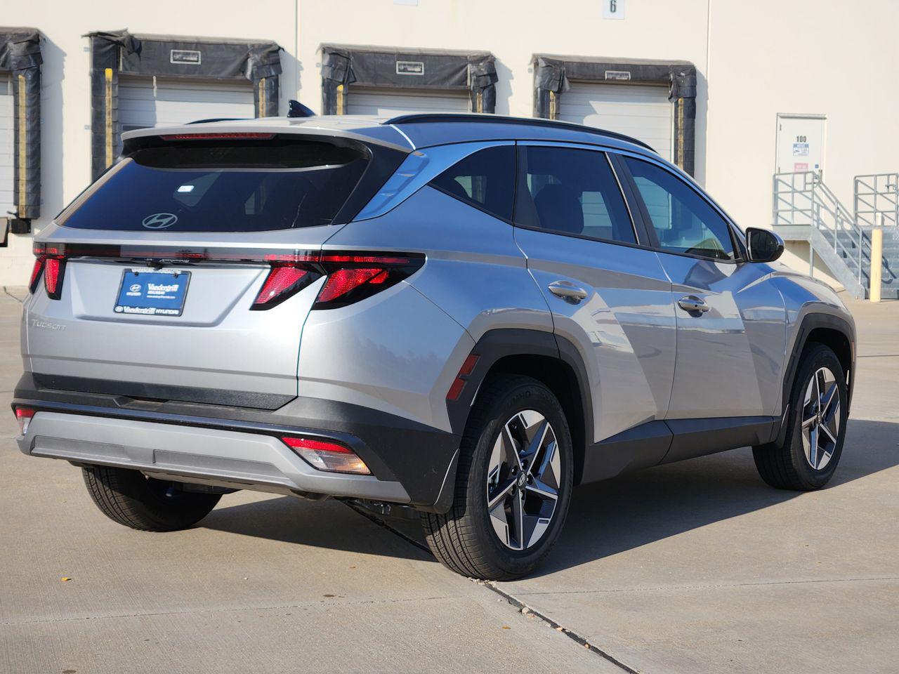 New 2026 R2T Silver Hyundai SEL FWD image 4