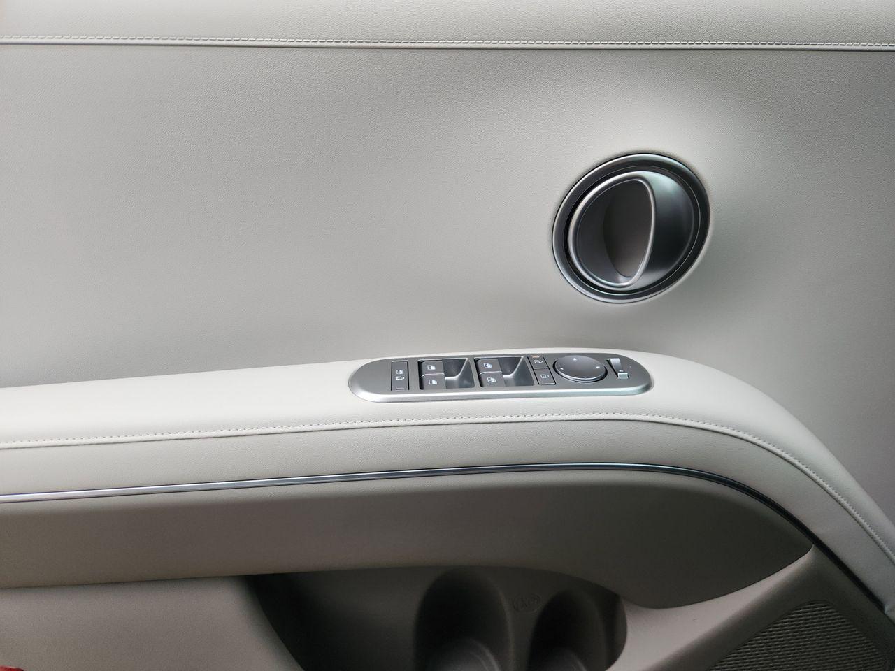 New 2026 Creamy White Pearl Hyundai Blue SEL 7P image 22