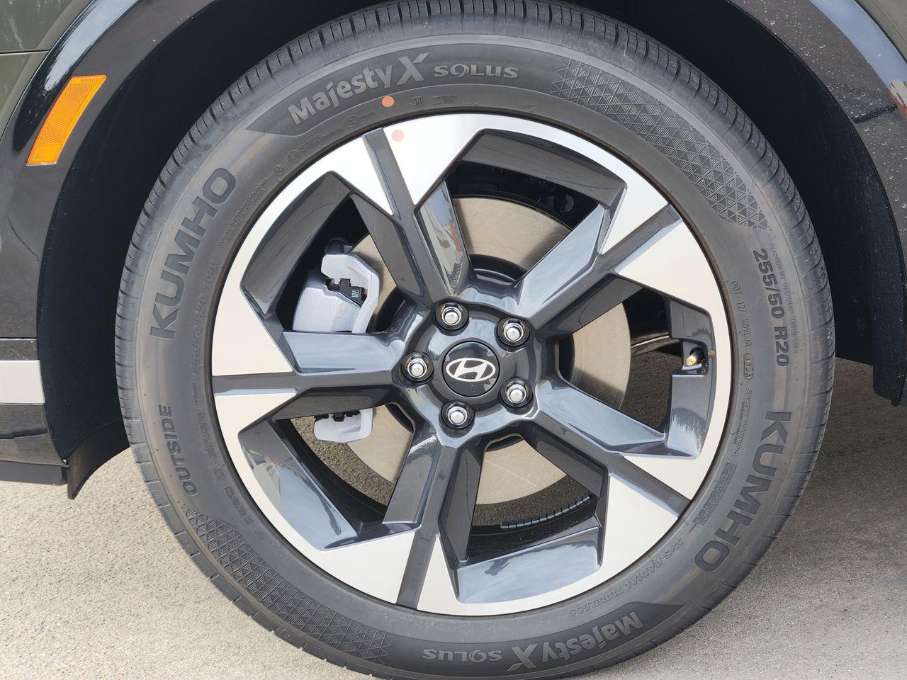 New 2026 Titan Charcoal Pearl Hyundai Limited FWD image 7