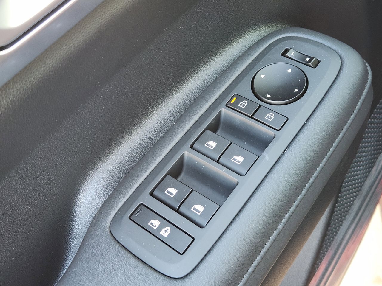 New 2026 R2P Red Hyundai SEL FWD image 21