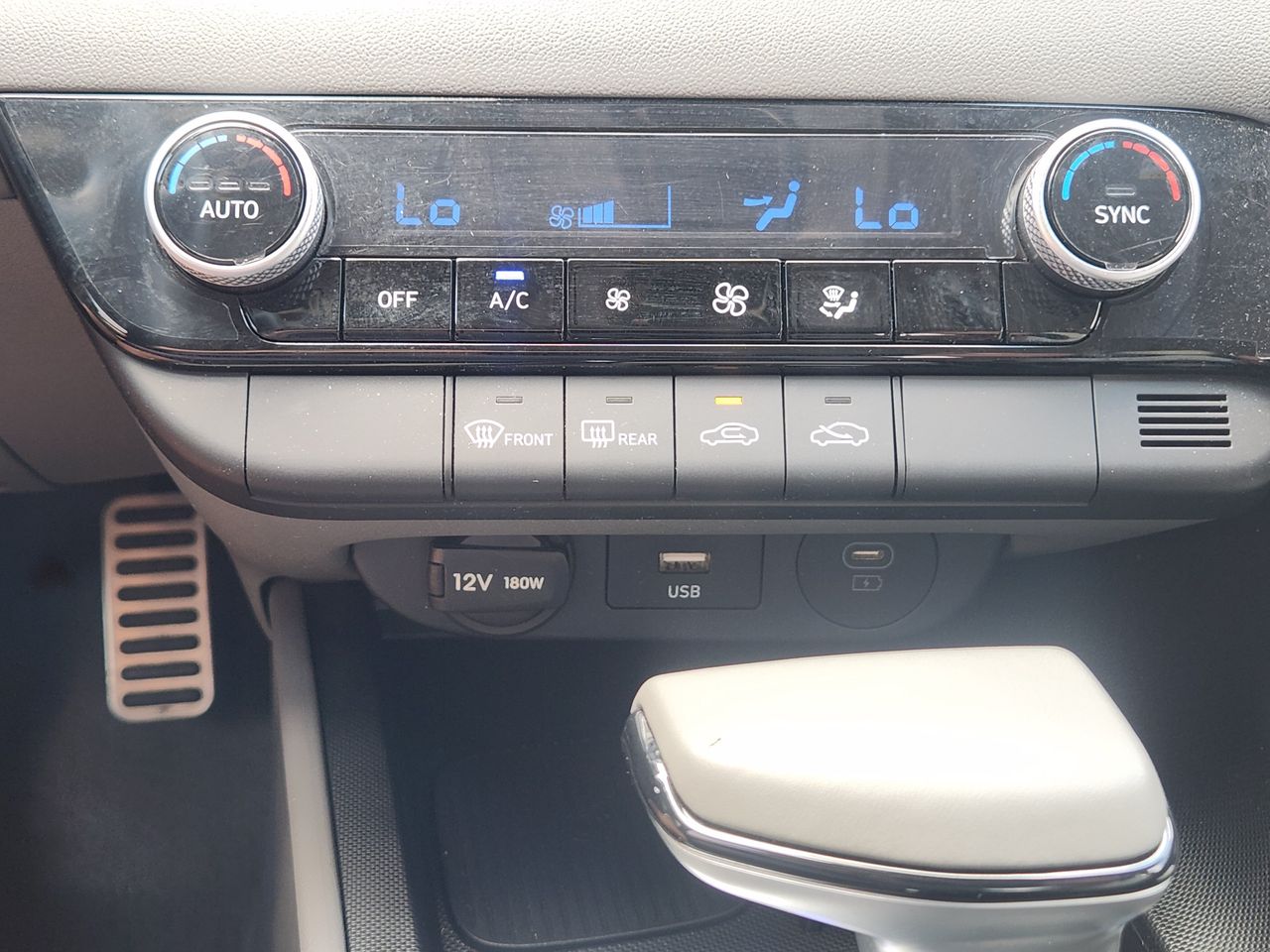 Used 2025 Ultimate Red Hyundai SEL Sport image 16