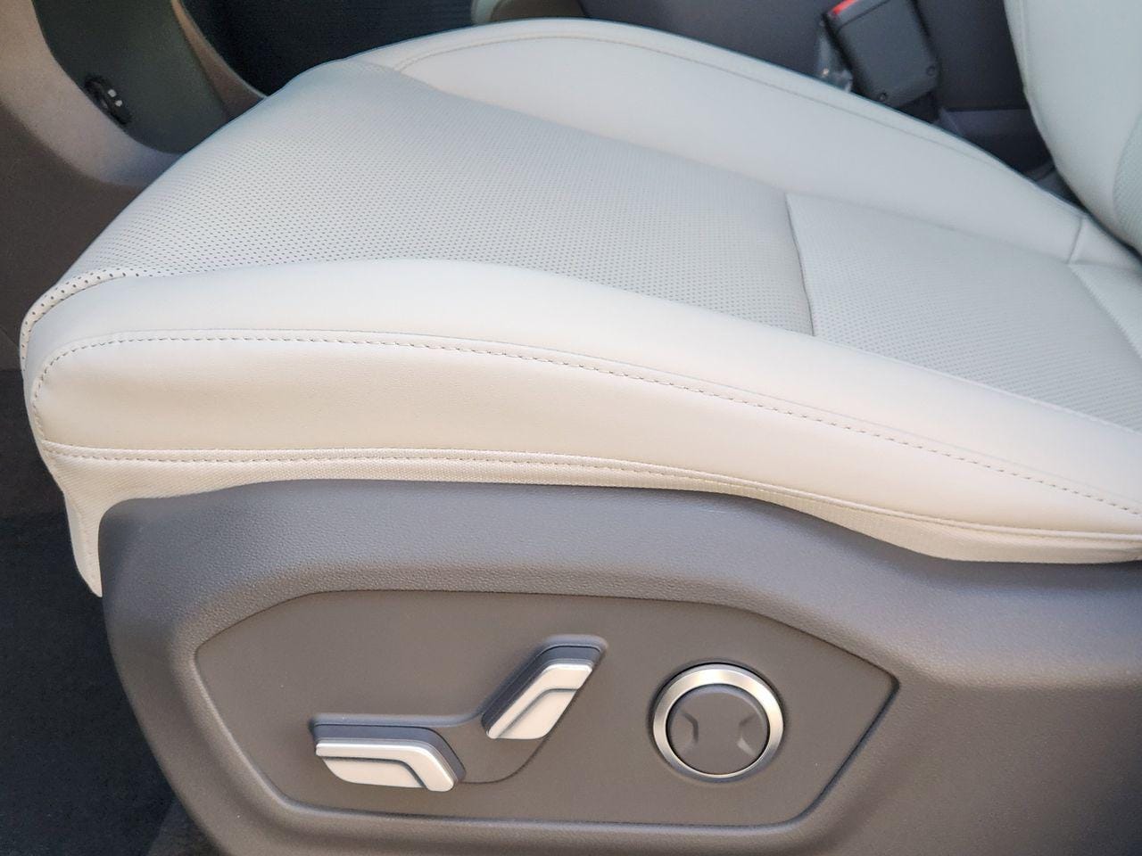 New 2026 PE2 Gray Hyundai SEL FWD image 23