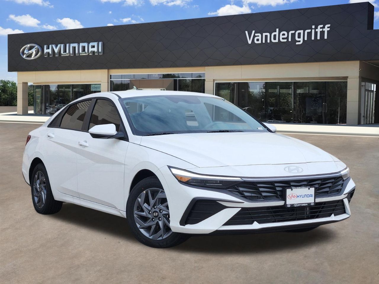 2026 Hyundai Elantra 1.6 HEV Blue's photo