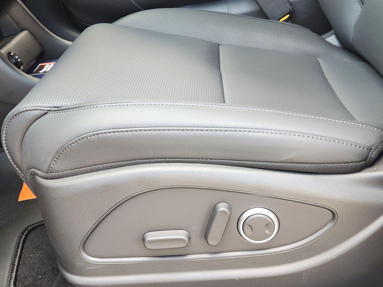 New 2027 Creamy White Pearl Hyundai SEL 7P image 22