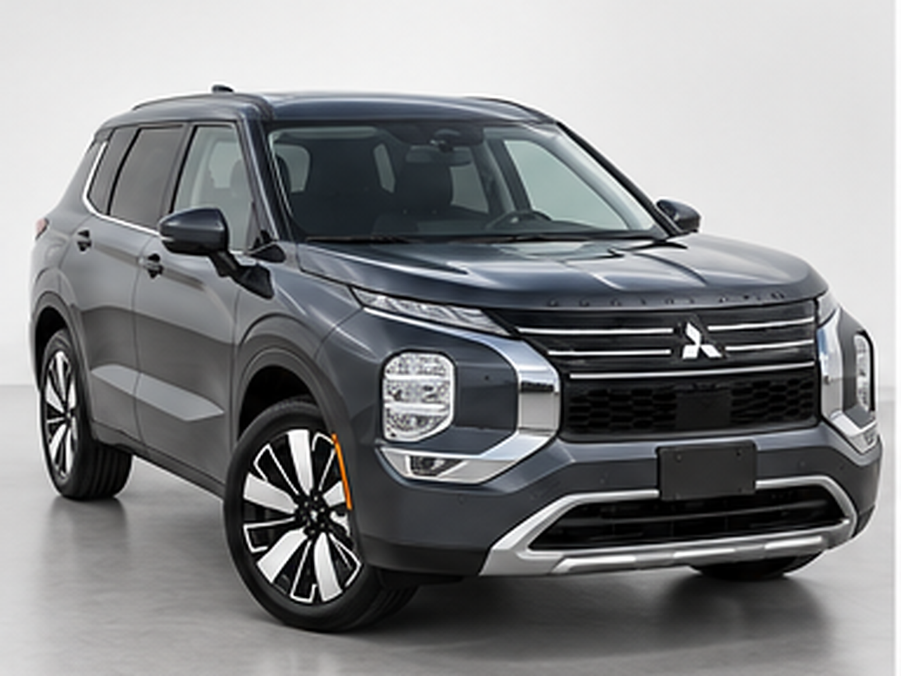 Used 2025 Mitsubishi Outlander SE SUV