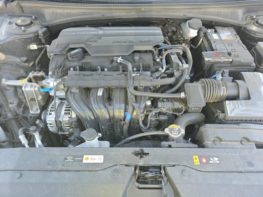 Used 2025 Abyss Black Hyundai SE image 18