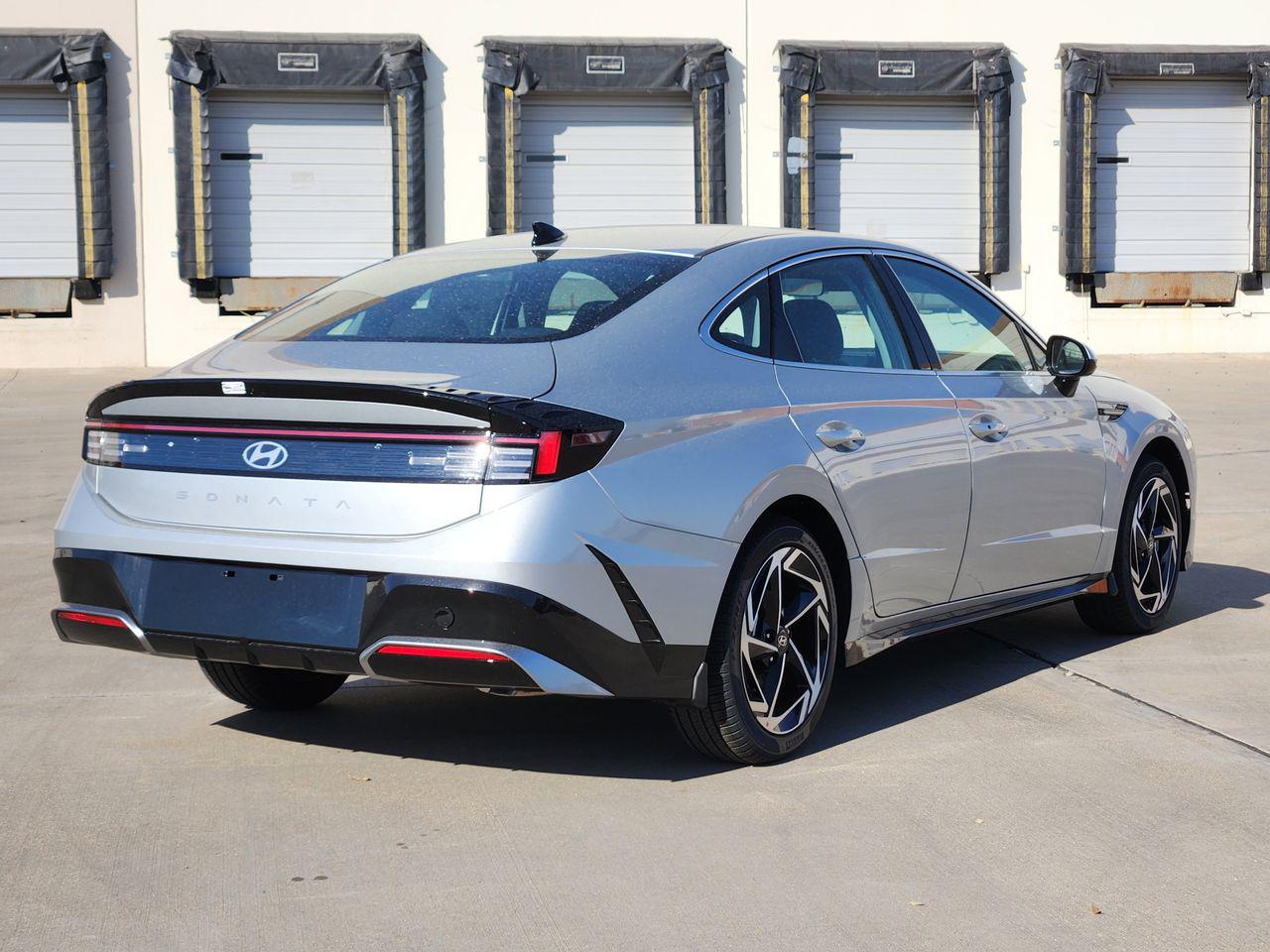 New 2026 Aero Silver Hyundai SEL Sport image 4