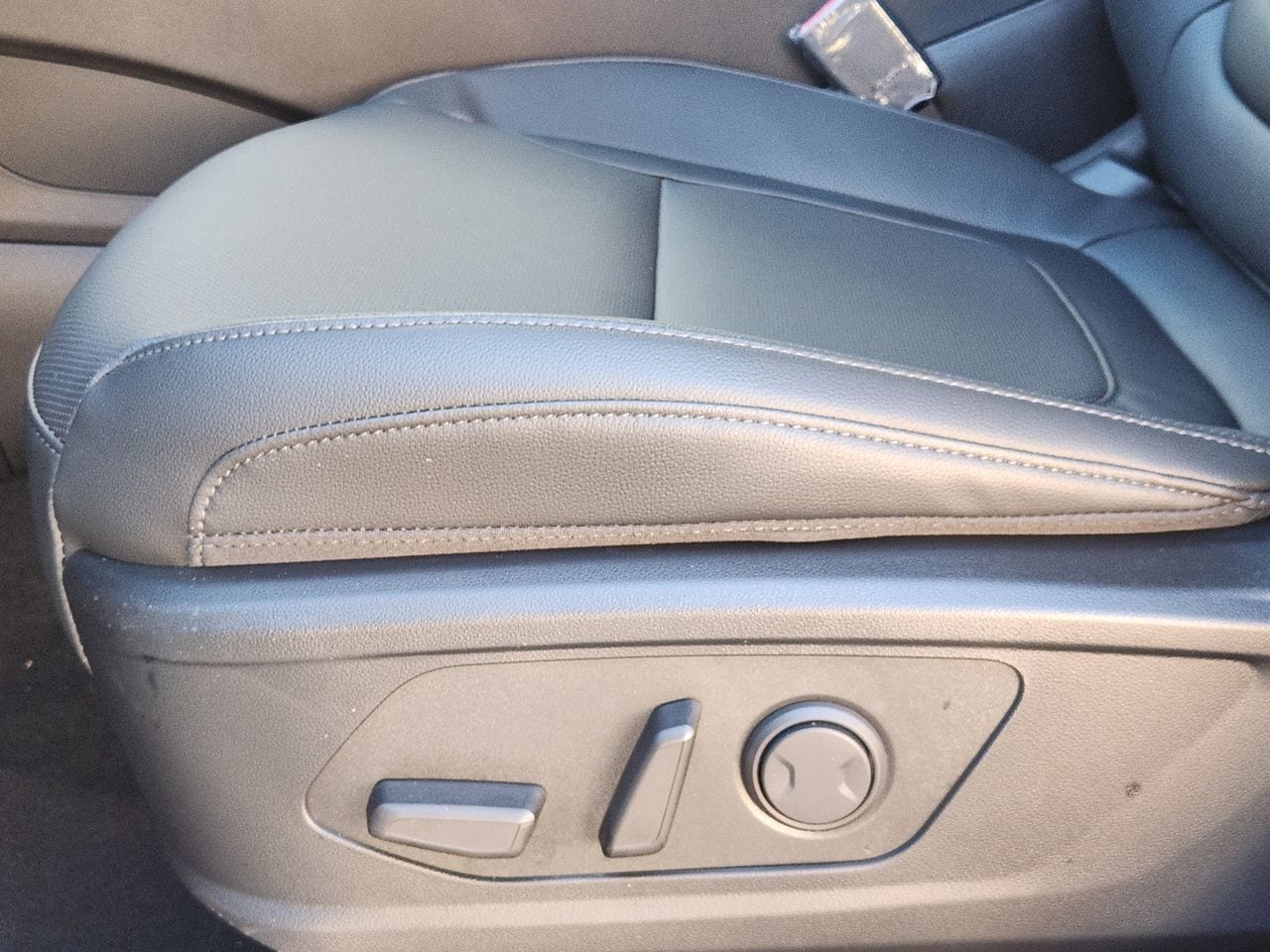 New 2026 SAW White Hyundai XRT image 24