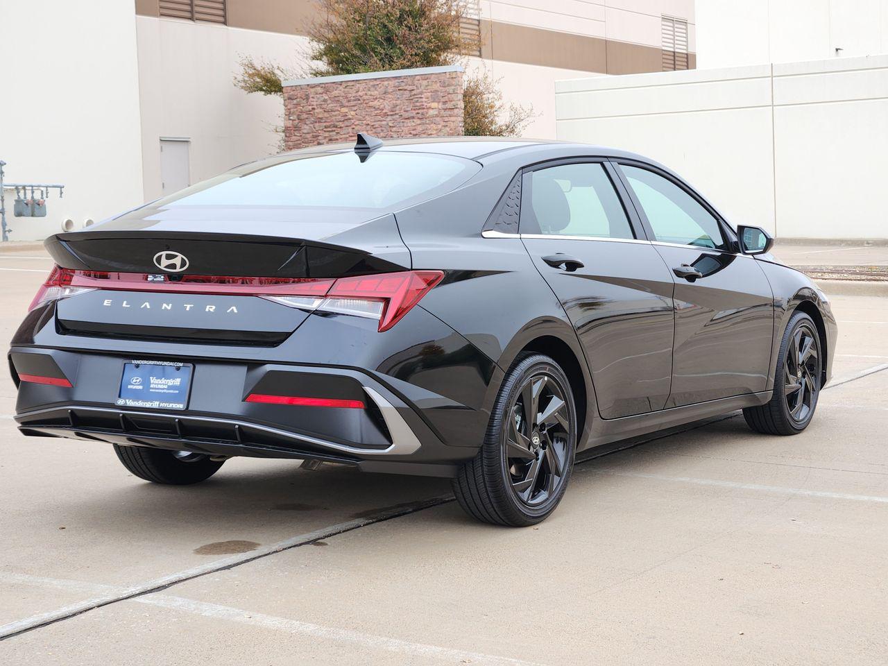 New 2026 A2B Black Hyundai SEL Sport Premium image 4