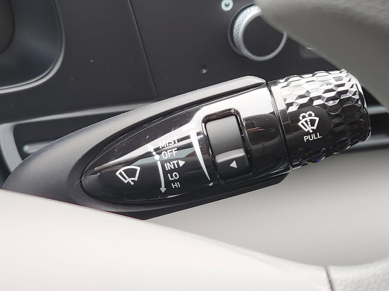 New 2026 W6H White Hyundai SE image 27