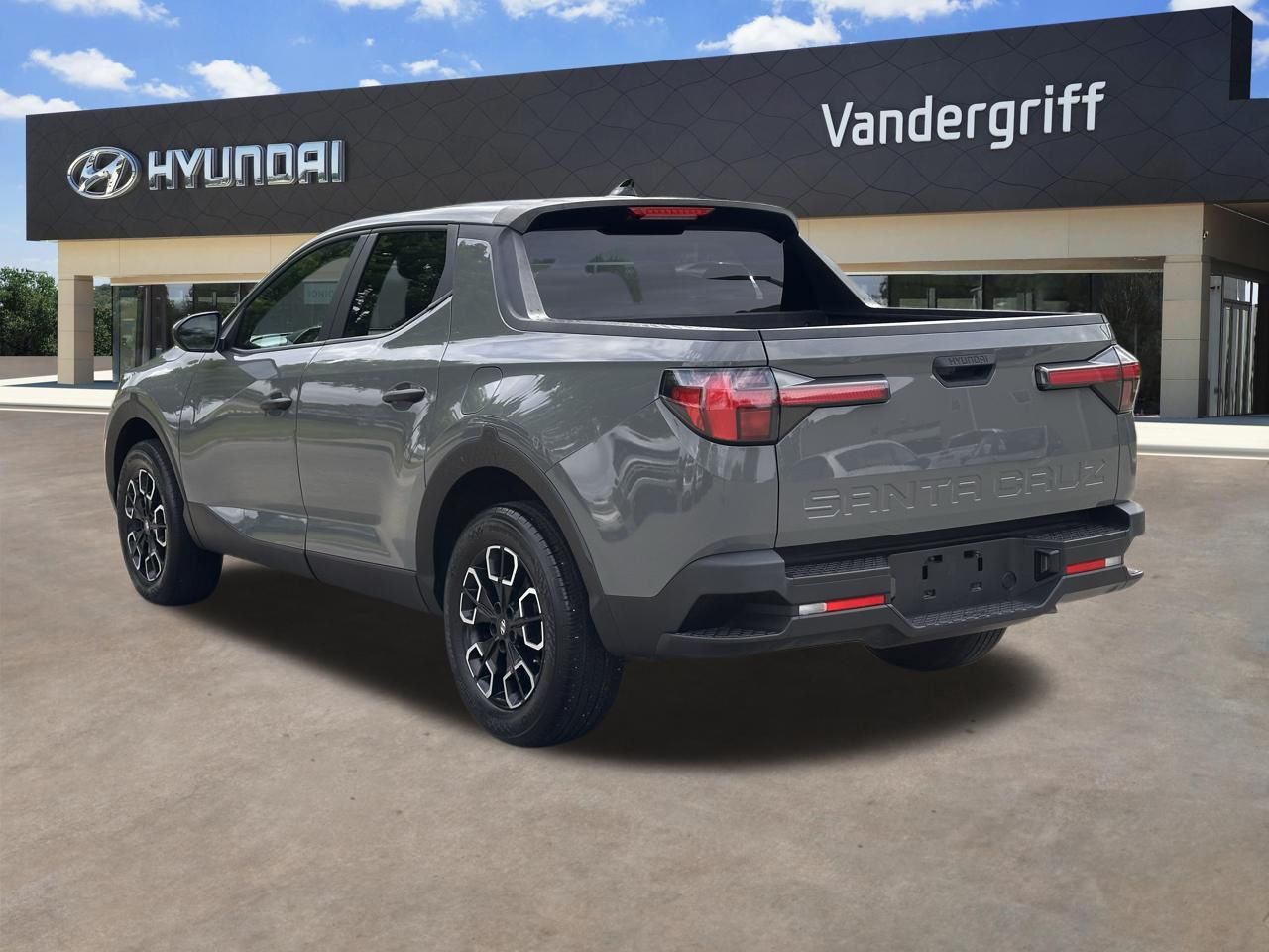 Certified Used 2022 Hampton Gray Hyundai SE image 8