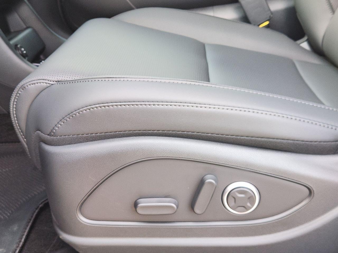 New 2026 Creamy White Pearl Hyundai Blue SEL Premium 8P image 24
