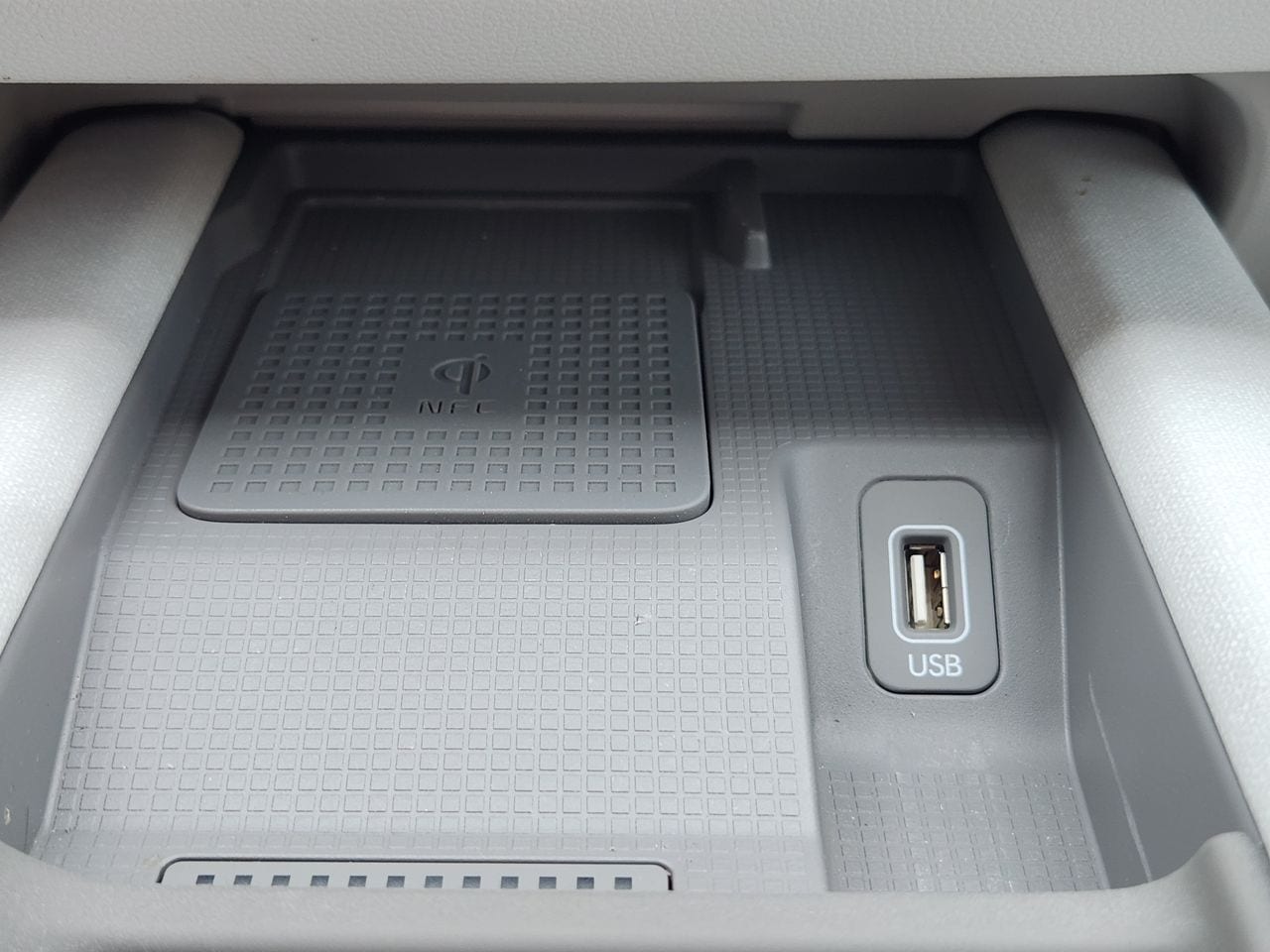 Used 2023 Digital Green Hyundai Limited image 18