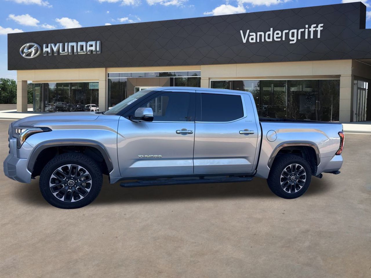 2022 Toyota Tundra Limited CrewMax photo 2