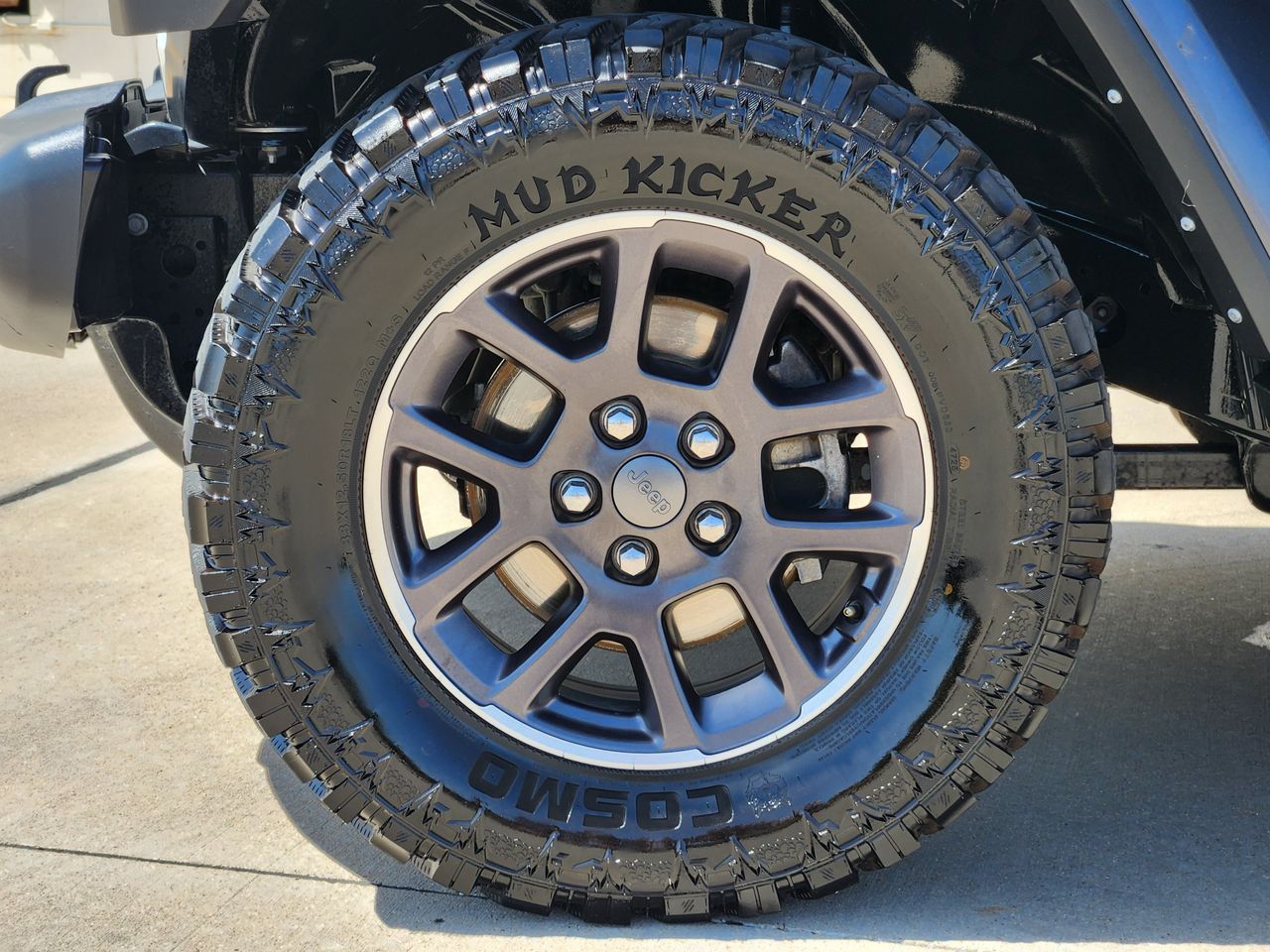 Used 2022 Granite Crystal Jeep Overland image 9