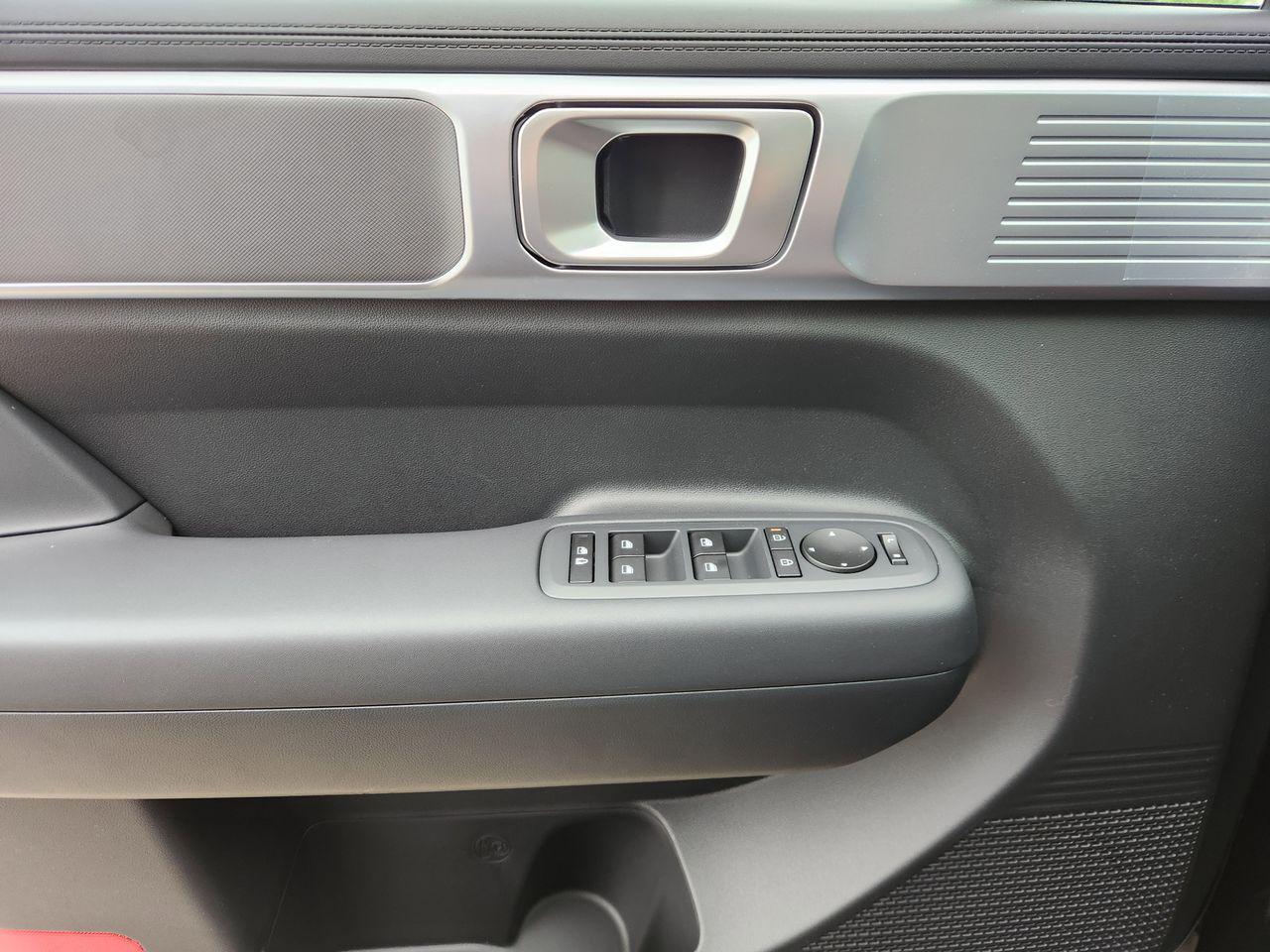 New 2026 S3B Black Hyundai SE FWD image 22