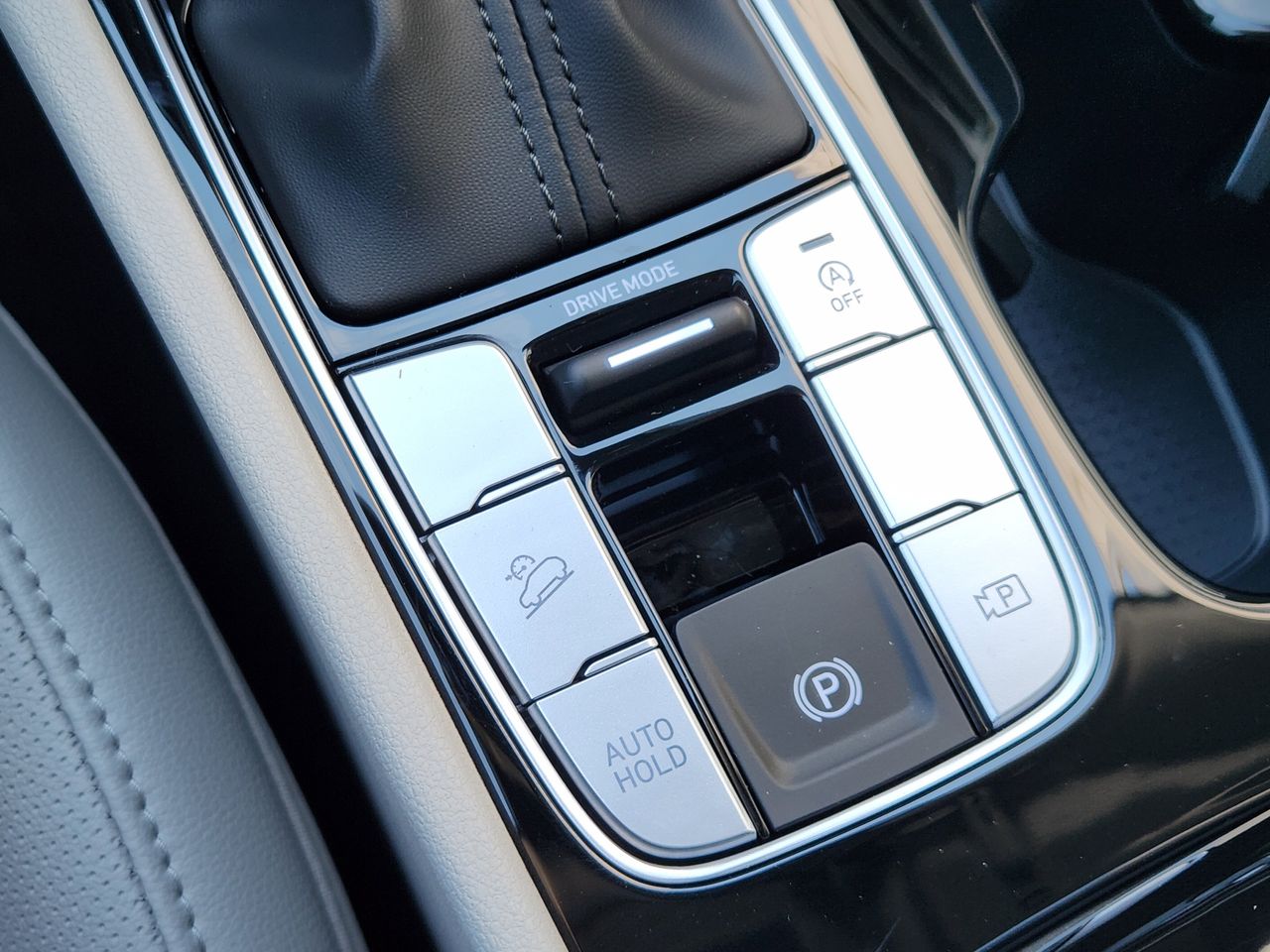 New 2026 W6H White Hyundai SEL Premium FWD image 17