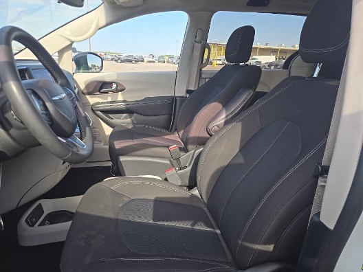 Used 2024 Bright White Chrysler LX image 10