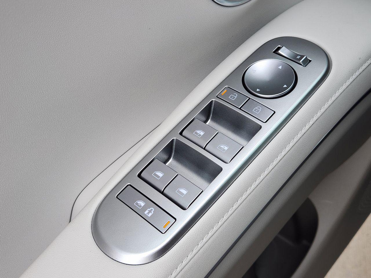 New 2026 WC9 White Hyundai SEL FWD image 22