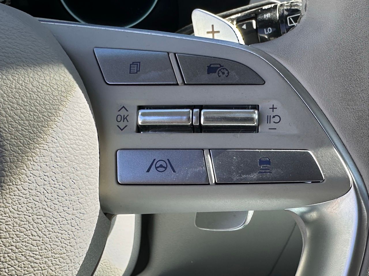 Used 2025 Graphite Hyundai Limited image 33