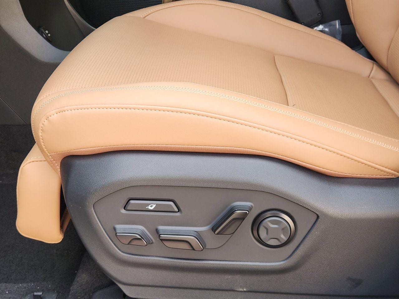 New 2026 Serenity White Hyundai Calligraphy FWD image 24