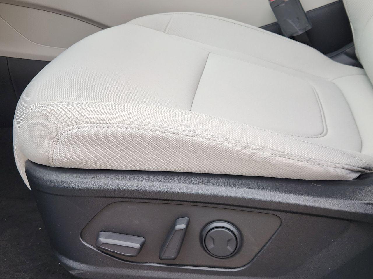 New 2026 W6H White Hyundai SEL FWD image 23