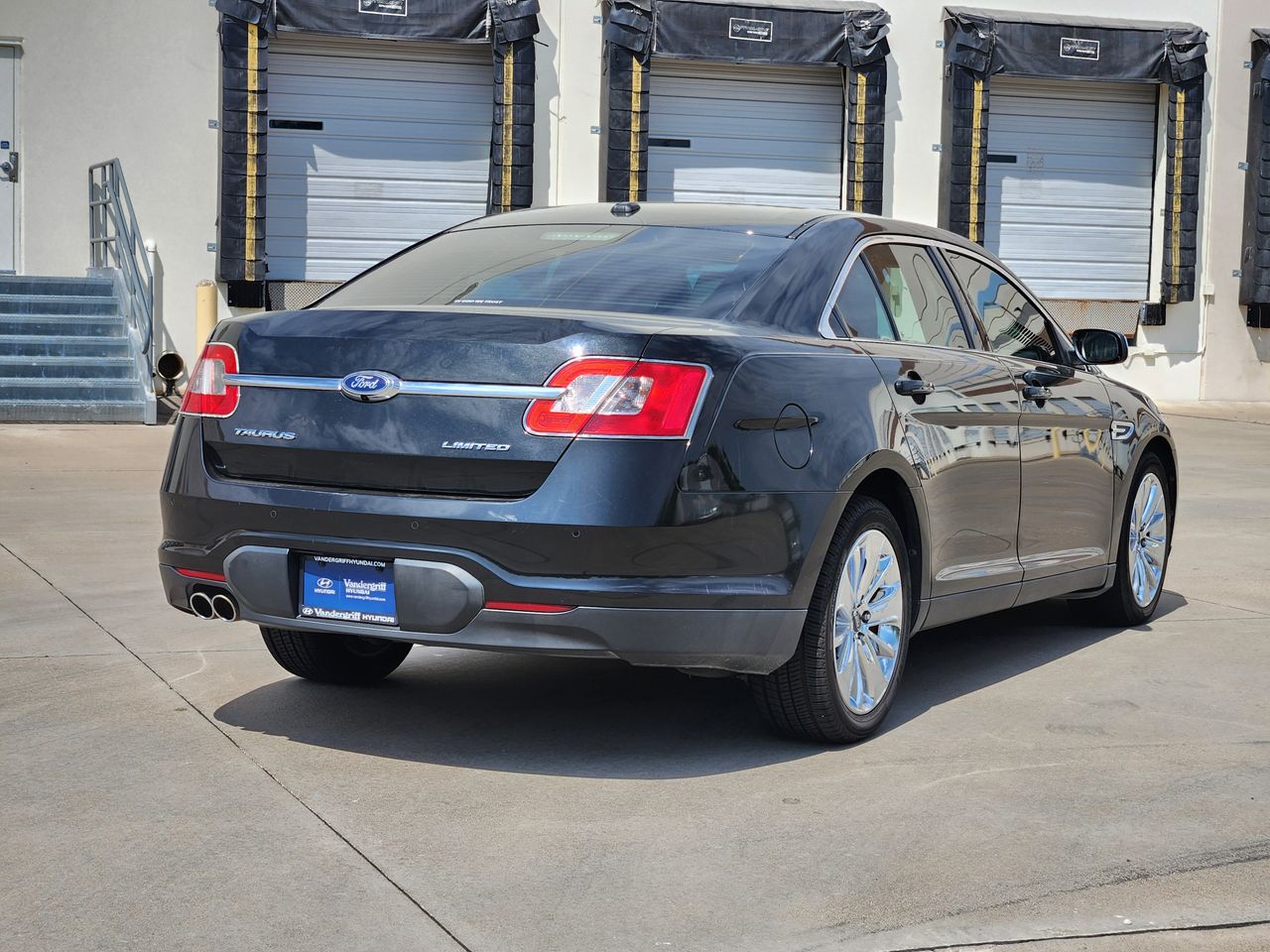 Used 2010 Tuxedo Black Ford Limited image 4