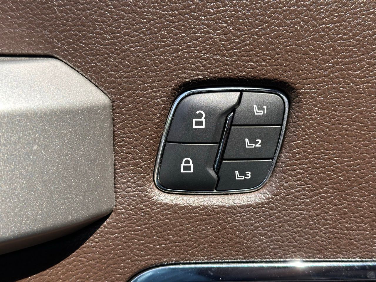 Used 2022 Oxford White Ford King Ranch image 20