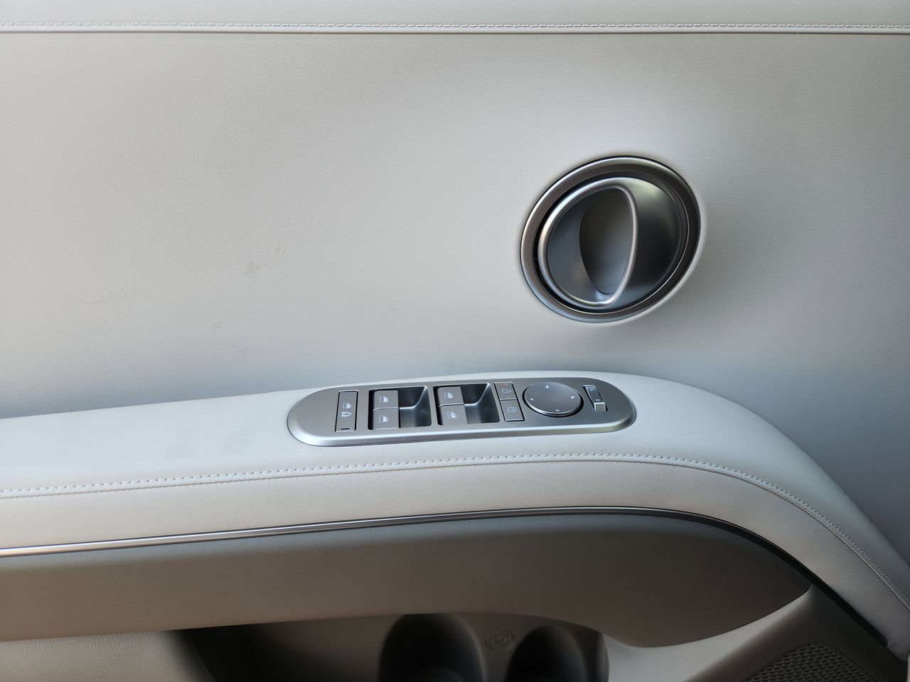 New 2026 WC9 White Hyundai SEL FWD image 22