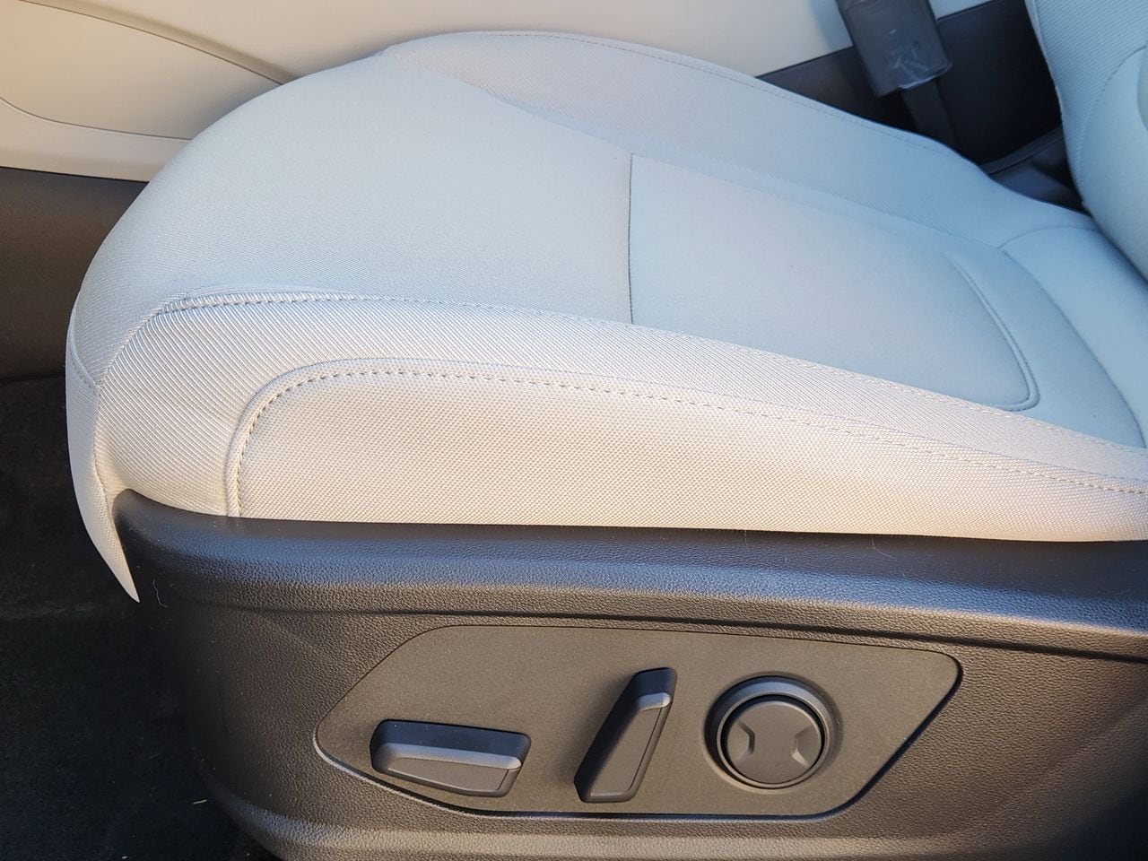 New 2026 S3B Black Hyundai SEL FWD image 23