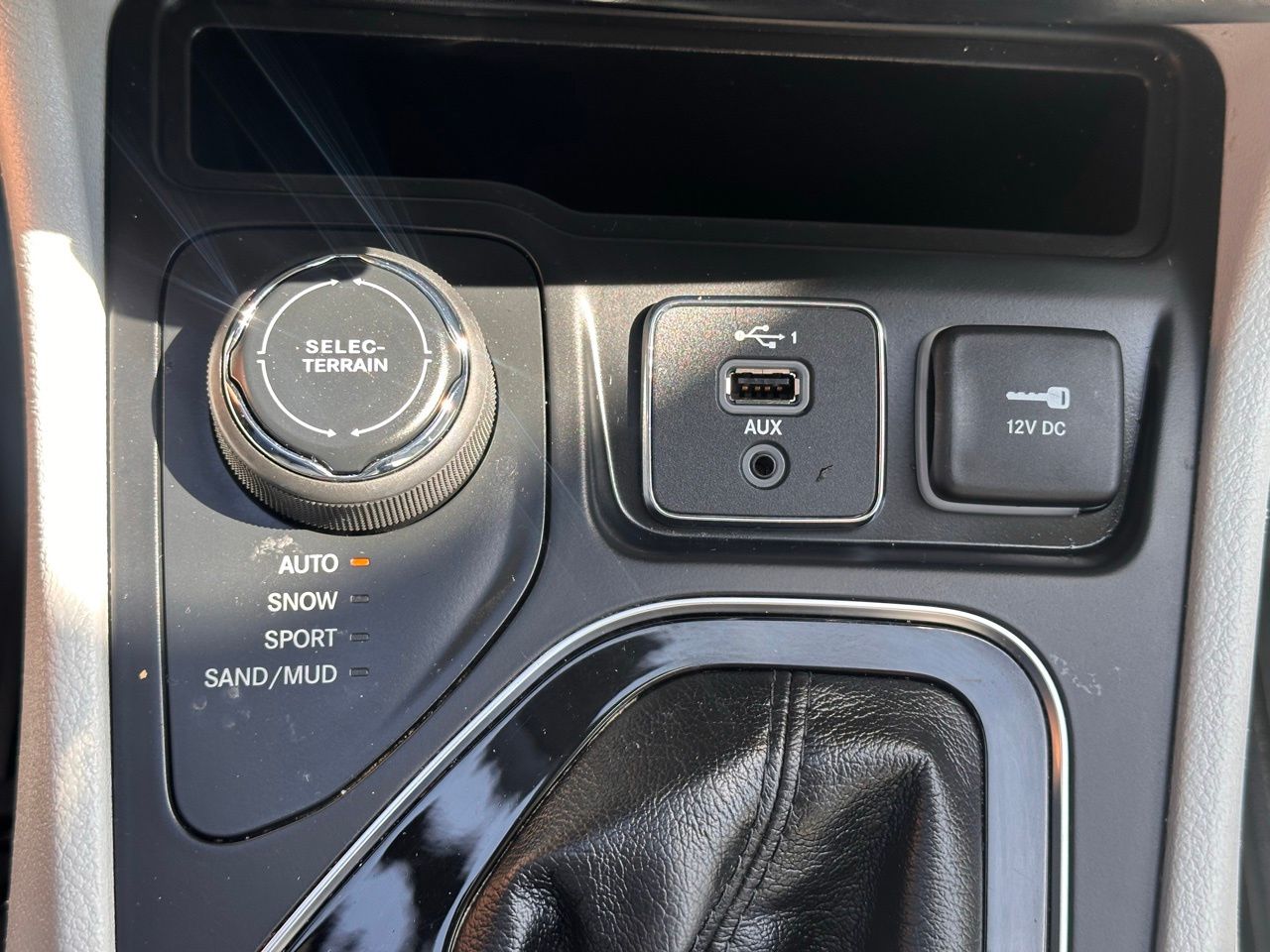 Used 2020 Bright White Jeep Limited image 33