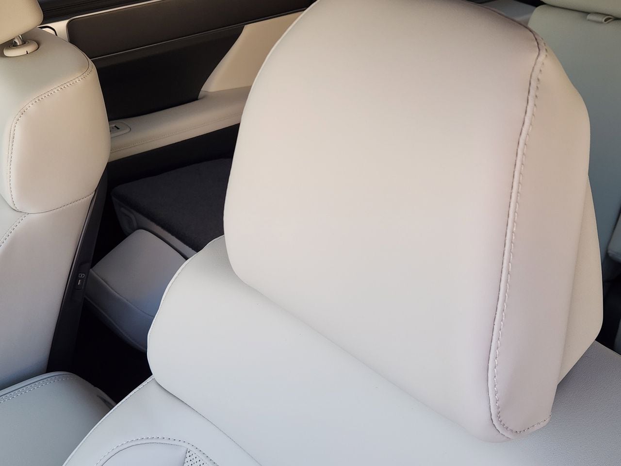 New 2026 W6H White Hyundai SEL FWD image 11