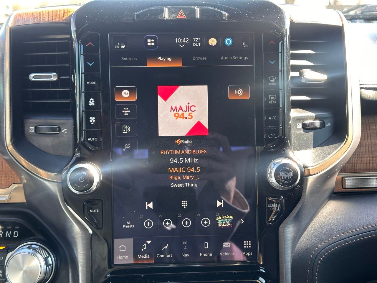 Used 2022 Bright White Ram Laramie Longhorn image 33