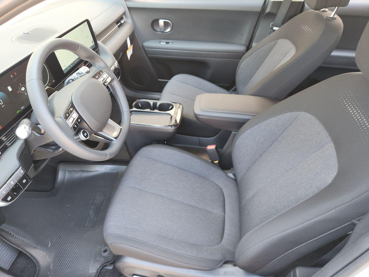 New 2027 SAW/White Hyundai SE image 9