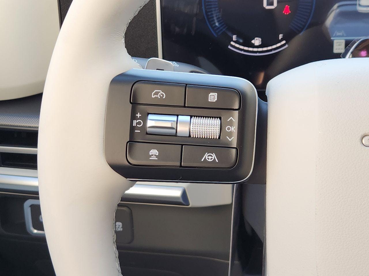New 2026 Phantom Black Hyundai SEL FWD image 25