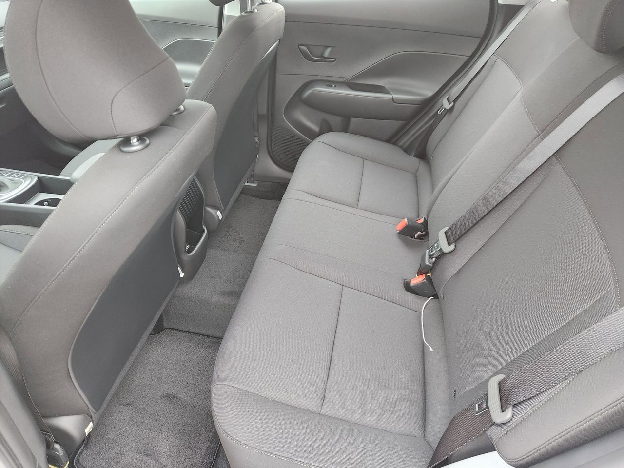 New 2026 SAW White Hyundai SE FWD image 28