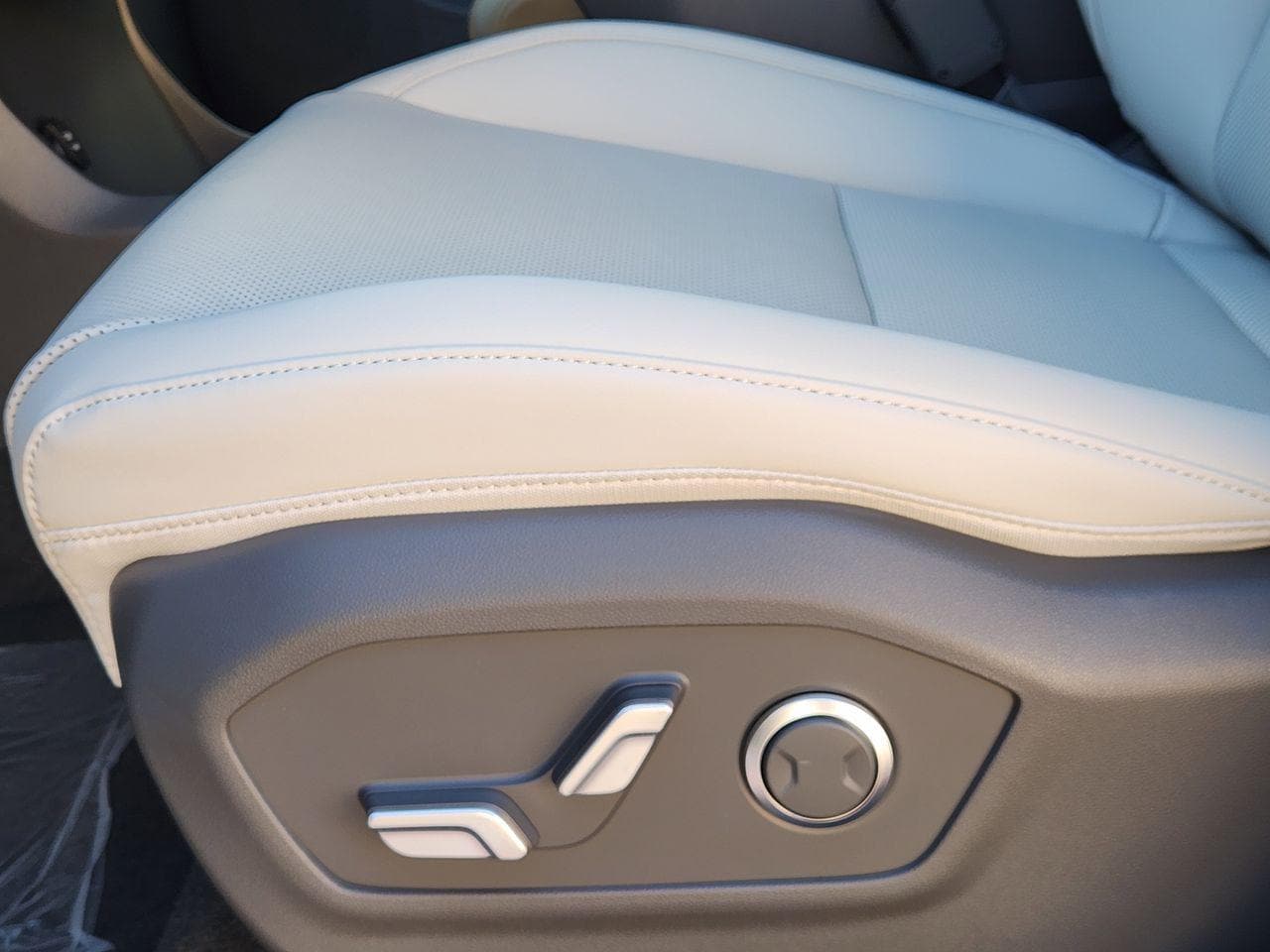 New 2026 W6H White Hyundai SEL FWD image 23