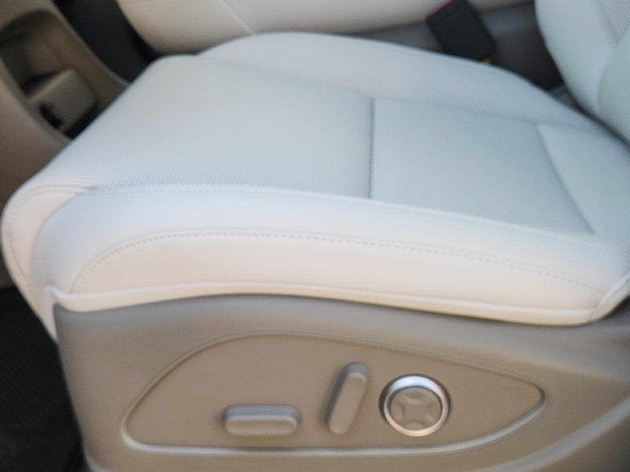 New 2027 Creamy White Pearl Hyundai Limited image 23