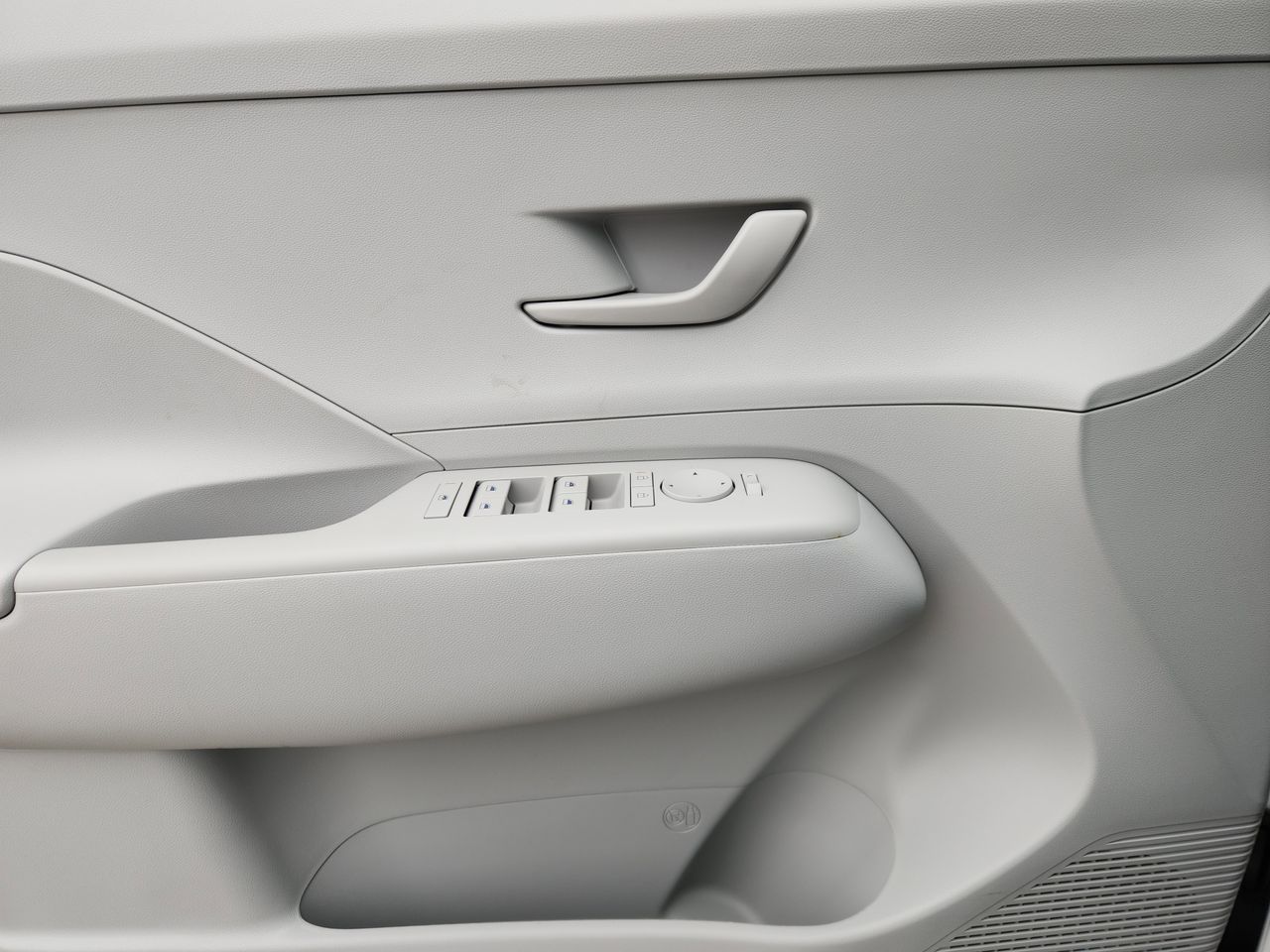 New 2026 SAW White Hyundai SE FWD image 22